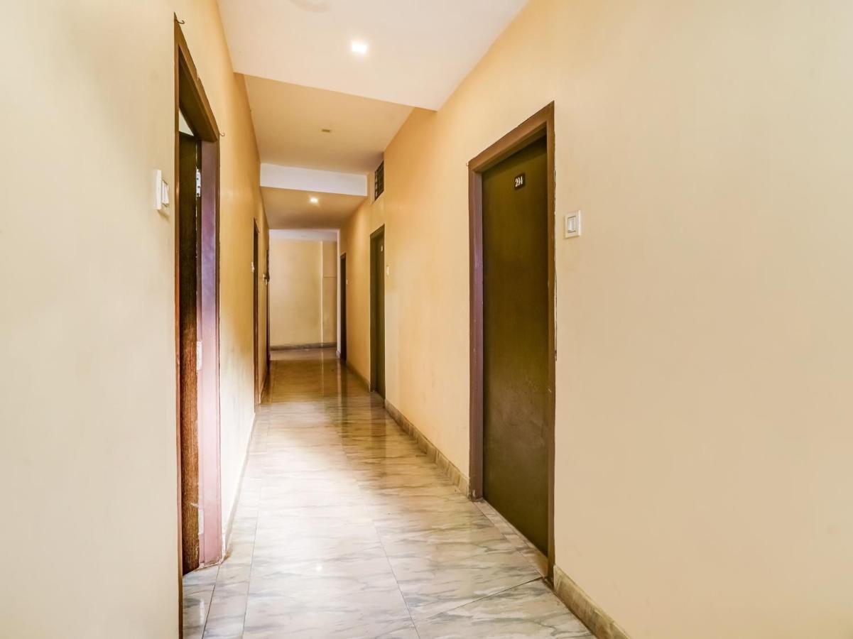 Oyo 84039 Tirumala Grand Rājahmundry Exterior foto